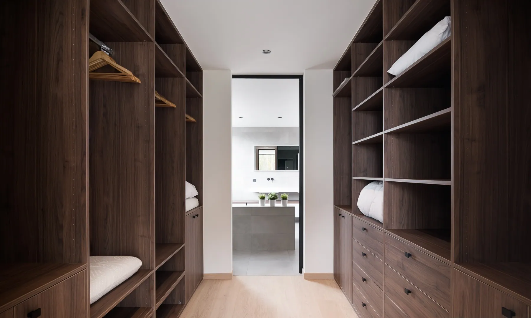 Fitted wardrobes and dressing rooms